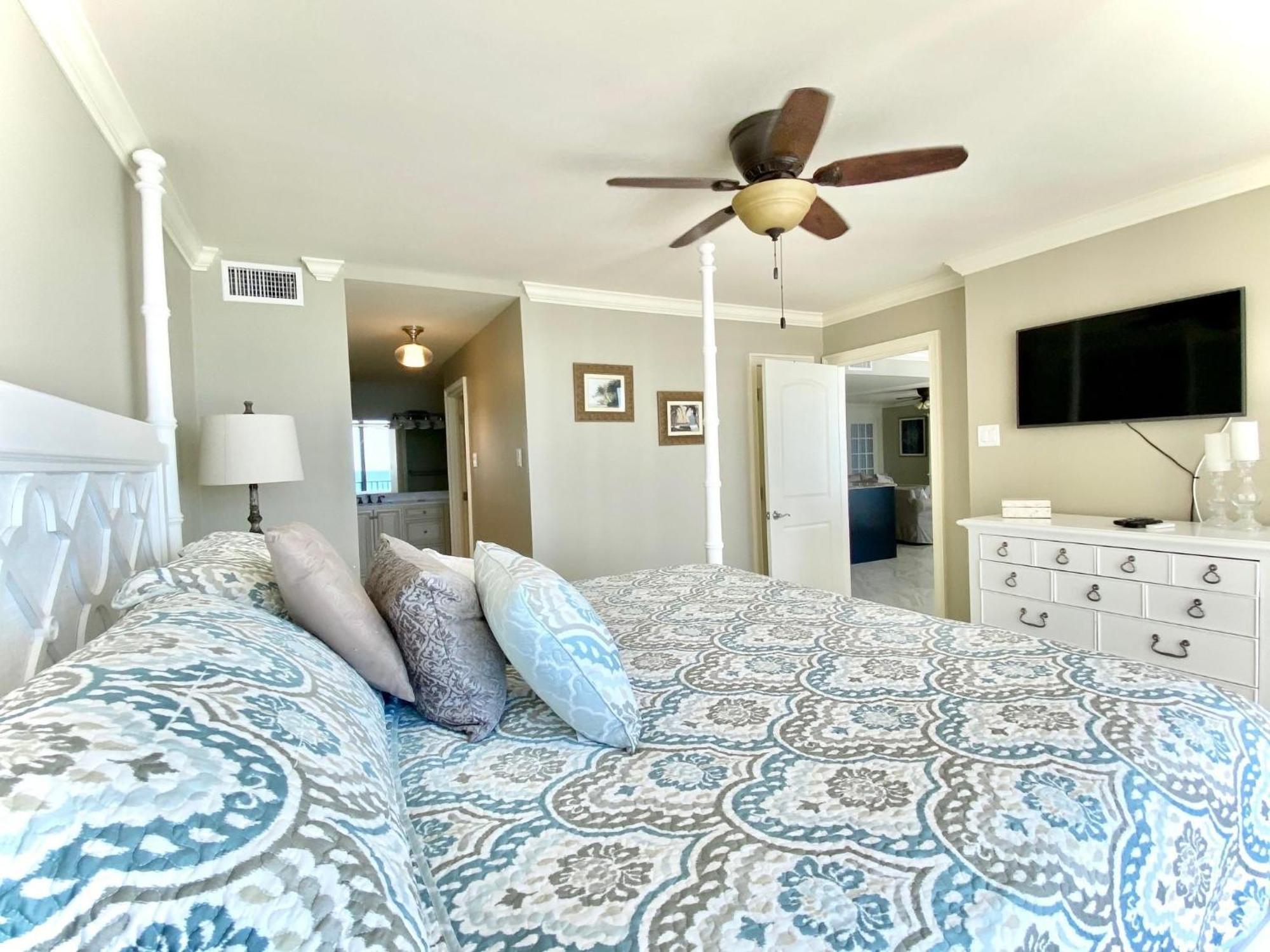Pelican Walk 605